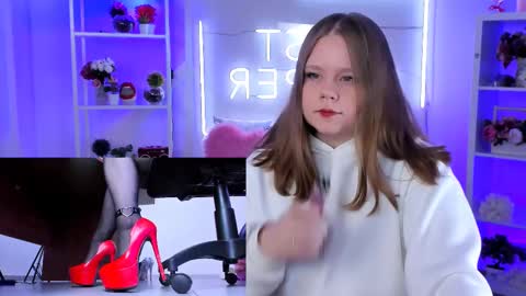 Snapshot of footfetish_baby chatting on February 2025 12:52:02 AM Molly online show from February 2025 12:52:02 AM