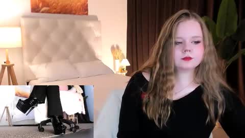 Snapshot of footfetish_baby chatting on September 2025 12:33:02 AM Molly online show from September 2025 12:33:02 AM