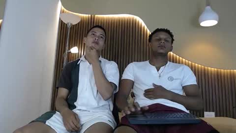 Snapshot of fourwishes chatting on December 2025 01:05:01 PM TASTY GUYS online show from December 2025 01:05:01 PM