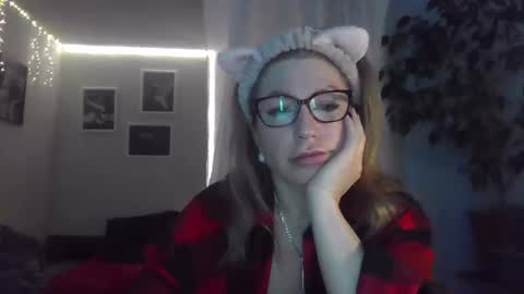 Snapshot of fox_red_lady7 chatting on March 2025 08:21:02 PM fox_red_lady7 online show from March 2025 08:21:02 PM