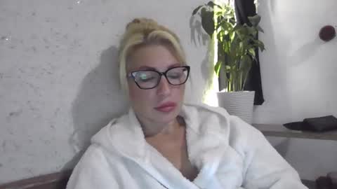 Snapshot of fox_red_lady7 chatting on October 2025 07:44:01 PM fox_red_lady7 online show from October 2025 07:44:01 PM