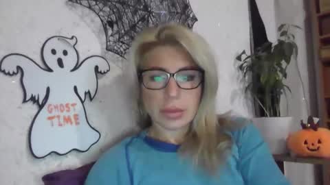 Snapshot of fox_red_lady7 chatting on October 2025 06:50:02 AM fox_red_lady7 online show from October 2025 06:50:02 AM