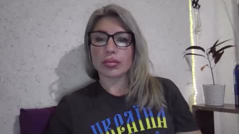 fox_red_lady7 online show from January 2026 04:43:01 PM