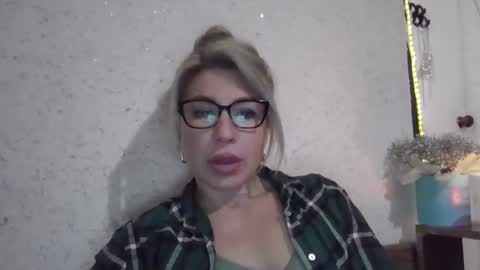 fox_red_lady7 online show from January 2026 04:23:02 PM