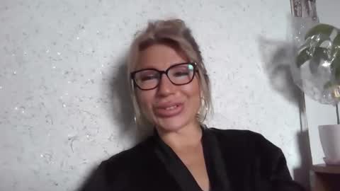 fox_red_lady7 online show from April 2026 07:31:01 AM