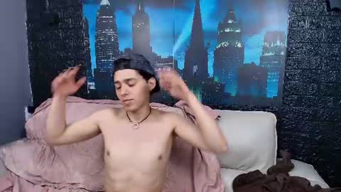 Snapshot of fox_white_ chatting on June 2026 07:07:01 PM . FOX WHITE . online show from June 2026 07:07:01 PM