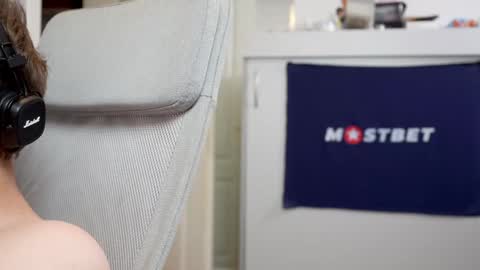 Snapshot of foxeslovefoxes chatting on December 2024 02:21:01 PM CUSTOM PHOTOS AND VIDEOS -  online show from December 2024 02:21:01 PM