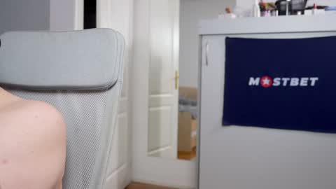 Snapshot of foxeslovefoxes chatting on December 2024 03:41:02 PM CUSTOM PHOTOS AND VIDEOS -  online show from December 2024 03:41:02 PM