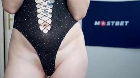 Snapshot of foxeslovefoxes chatting on January 2025 06:28:01 PM CUSTOM PHOTOS AND VIDEOS -  online show from January 2025 06:28:01 PM