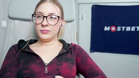 Snapshot of foxeslovefoxes chatting on January 2025 05:22:02 PM CUSTOM PHOTOS AND VIDEOS -  online show from January 2025 05:22:02 PM