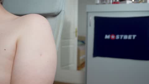 Snapshot of foxeslovefoxes chatting on January 2025 11:17:01 AM CUSTOM PHOTOS AND VIDEOS -  online show from January 2025 11:17:01 AM