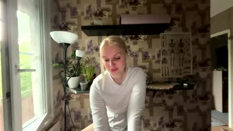 i am your baby Alien  online show from July 2026 01:57:02 PM