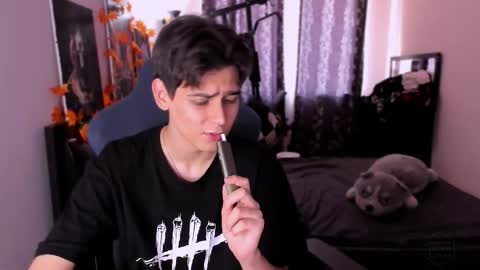 Foxicfu online show from November 2025 07:08:01 AM