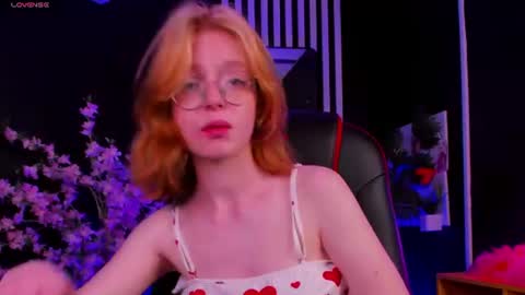 Snapshot of foxxxypolly chatting on June 2026 05:35:02 AM Polly online show from June 2026 05:35:02 AM
