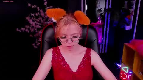 Snapshot of foxxxypolly chatting on July 2026 05:13:01 AM Polly online show from July 2026 05:13:01 AM