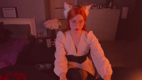 Snapshot of foxy_jpg chatting on November 2025 10:04:01 PM Sue online show from November 2025 10:04:01 PM