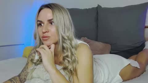 Snapshot of foxy_kimmi chatting on November 2025 07:07:01 AM Foxy Kimmi online show from November 2025 07:07:01 AM