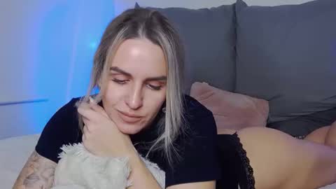 Snapshot of foxy_kimmi chatting on November 2025 07:09:01 AM Foxy Kimmi online show from November 2025 07:09:01 AM