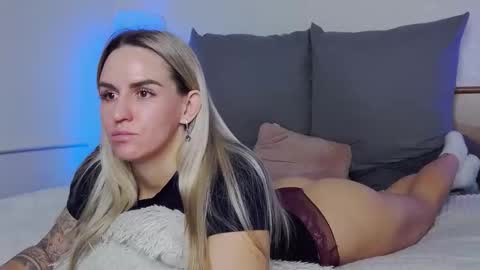 Snapshot of foxy_kimmi chatting on November 2025 07:12:01 AM Foxy Kimmi online show from November 2025 07:12:01 AM