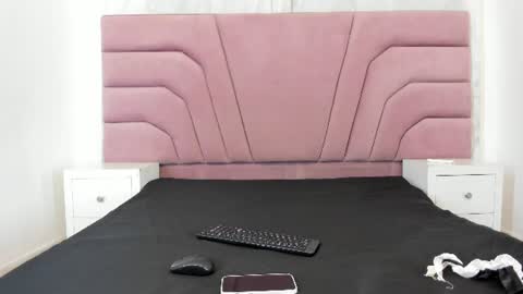 foxyhillx online show from June 2026 10:12:01 PM