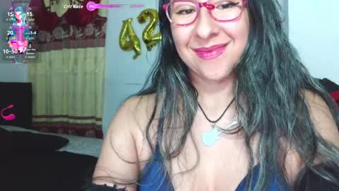 Snapshot of foxymalish chatting on April 2026 05:01:02 AM Malishka online show from April 2026 05:01:02 AM