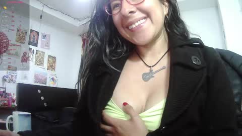 Snapshot of foxymalish chatting on May 2026 04:07:01 AM Malishka online show from May 2026 04:07:01 AM