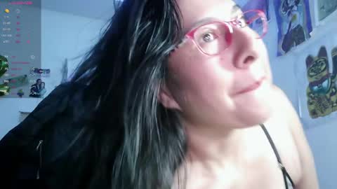Snapshot of foxymalish chatting on May 2026 05:25:01 AM Malishka online show from May 2026 05:25:01 AM