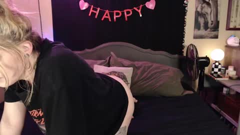 Snapshot of foxymalloryknoxy69 chatting on February 2025 07:34:02 AM Mallory Koxx online show from February 2025 07:34:02 AM