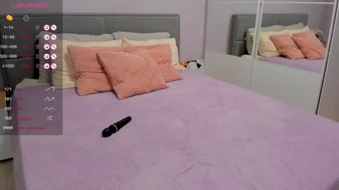 Snapshot of foxynika_ chatting on December 2024 05:42:01 PM Nikadont forgot give me thumbs up online show from December 2024 05:42:01 PM