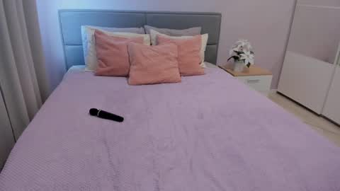 Snapshot of foxynika_ chatting on February 2025 08:27:02 AM Nikadont forgot give me thumbs up online show from February 2025 08:27:02 AM