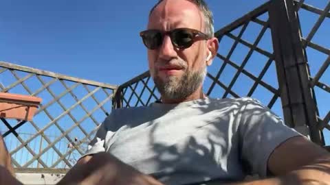 fra___ online show from October 2025 09:35:02 AM