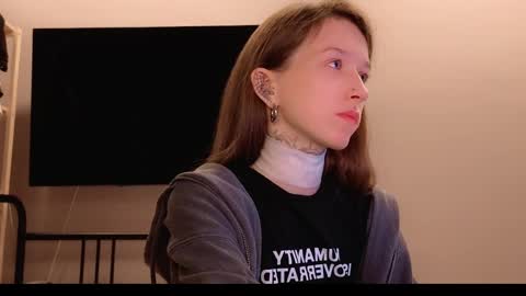 fran_bow online show from April 2026 11:21:02 PM