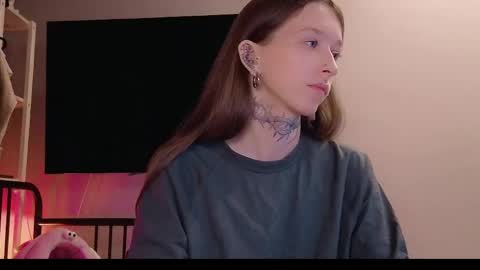 fran_bow online show from April 2026 08:09:02 PM