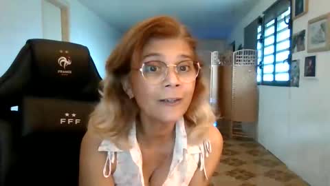 Snapshot of francelune chatting on November 2025 01:13:01 PM francelune online show from November 2025 01:13:01 PM