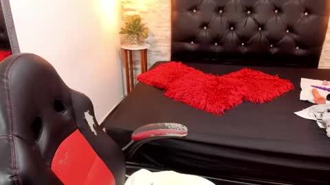          online show from December 2025 02:06:02 AM