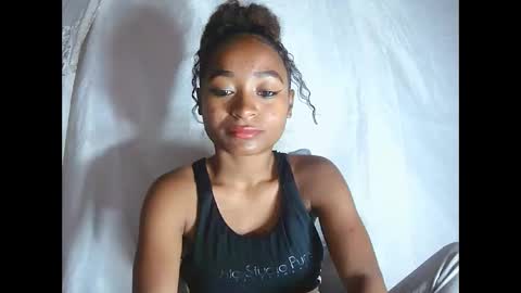 Snapshot of francine925426 chatting on November 2025 07:07:01 AM francine925426 online show from November 2025 07:07:01 AM