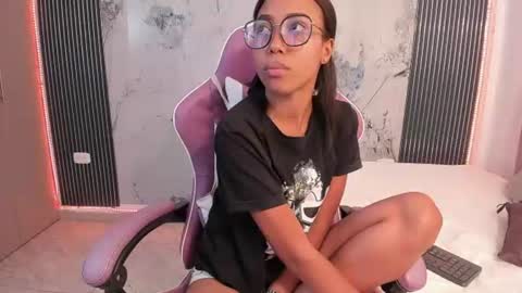 Snapshot of francis_leams chatting on June 2026 07:30:02 PM Laura online show from June 2026 07:30:02 PM