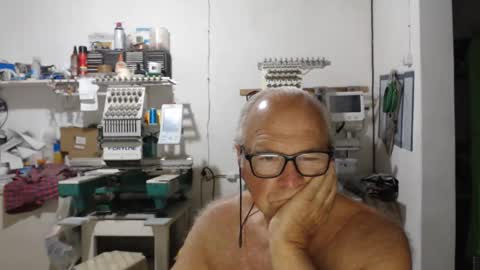 Snapshot of francisco727 chatting on February 2026 04:38:01 AM francisco727 online show from February 2026 04:38:01 AM