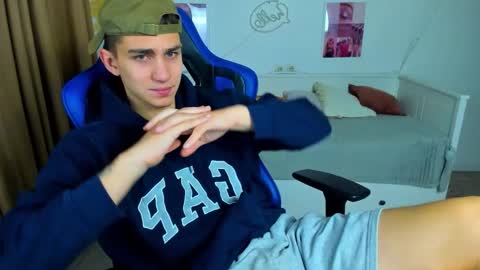 Snapshot of frank_mooree chatting on November 2025 05:18:02 AM Frank online show from November 2025 05:18:02 AM