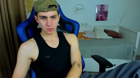 Snapshot of frank_mooree chatting on November 2025 04:56:01 AM Frank online show from November 2025 04:56:01 AM