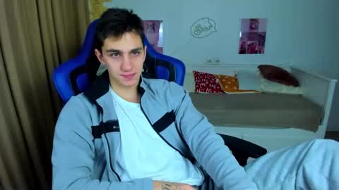 Snapshot of frank_mooree chatting on November 2025 05:42:02 AM Frank online show from November 2025 05:42:02 AM