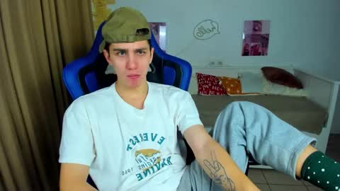 Snapshot of frank_mooree chatting on November 2025 05:22:02 AM Frank online show from November 2025 05:22:02 AM