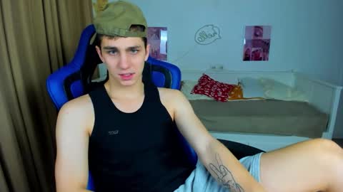 Snapshot of frank_mooree chatting on December 2025 05:26:01 AM Frank online show from December 2025 05:26:01 AM