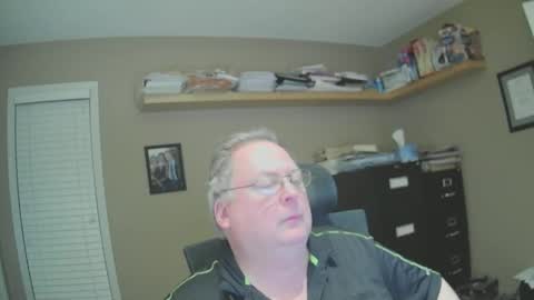 Snapshot of frankie6207 chatting on January 2025 08:43:01 AM frankie6207 online show from January 2025 08:43:01 AM