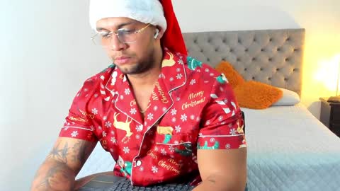 Snapshot of frankmyles01 chatting on December 2024 06:00:02 AM frank online show from December 2024 06:00:02 AM