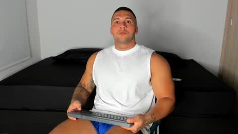 Snapshot of frankmyles01 chatting on January 2025 01:20:02 AM frank online show from January 2025 01:20:02 AM