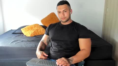 Snapshot of frankmyles01 chatting on February 2025 08:55:02 PM frank online show from February 2025 08:55:02 PM