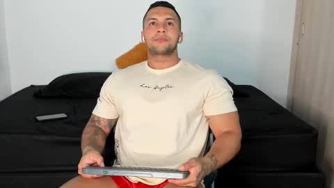 Snapshot of frankmyles01 chatting on February 2025 07:06:01 AM frank online show from February 2025 07:06:01 AM