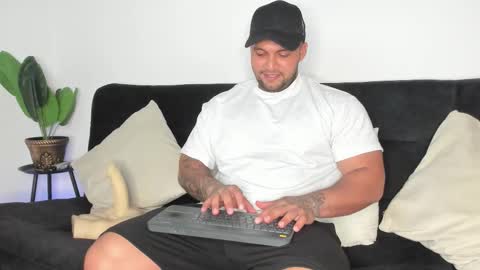 Snapshot of frankmyles01 chatting on December 2025 02:53:01 AM frank online show from December 2025 02:53:01 AM