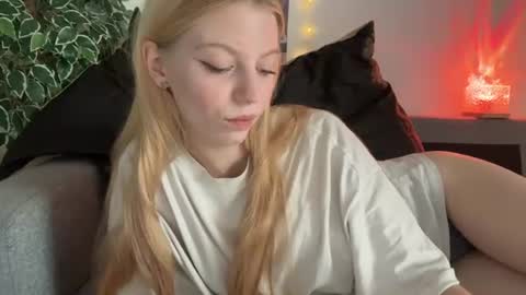 Snapshot of franny_fresh chatting on July 2026 08:18:02 AM franny_fresh online show from July 2026 08:18:02 AM